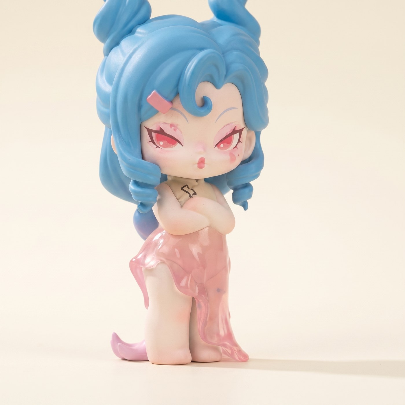 figure shown to scale, about 8-9 cm tall